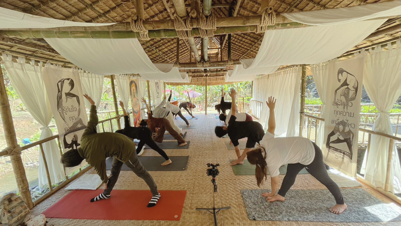 ฝึกโยคะบำบัด เรียนรู้ชุดท่าโยคะพื้นฐาน